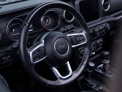 Used 2019 Jeep Wrangler Unlimited Sahara image 20