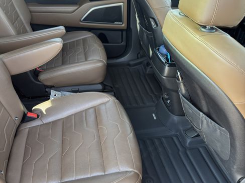 Used 2021 Kia Telluride SX w/ SX Prestige Package image 9