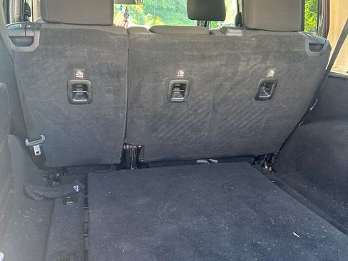 Used 2018 Jeep Wrangler Unlimited Sport S AWD/4WD image 12