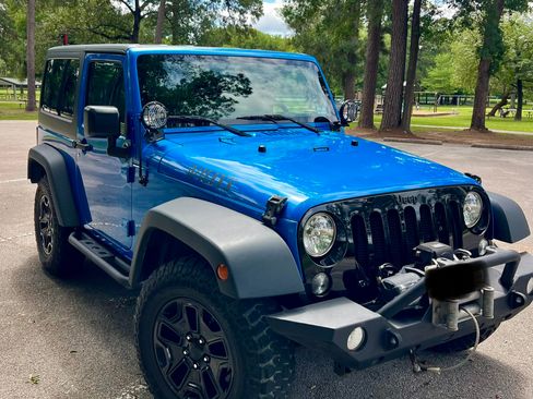 Used 2015 Jeep Wrangler Sport AWD/4WD image 2