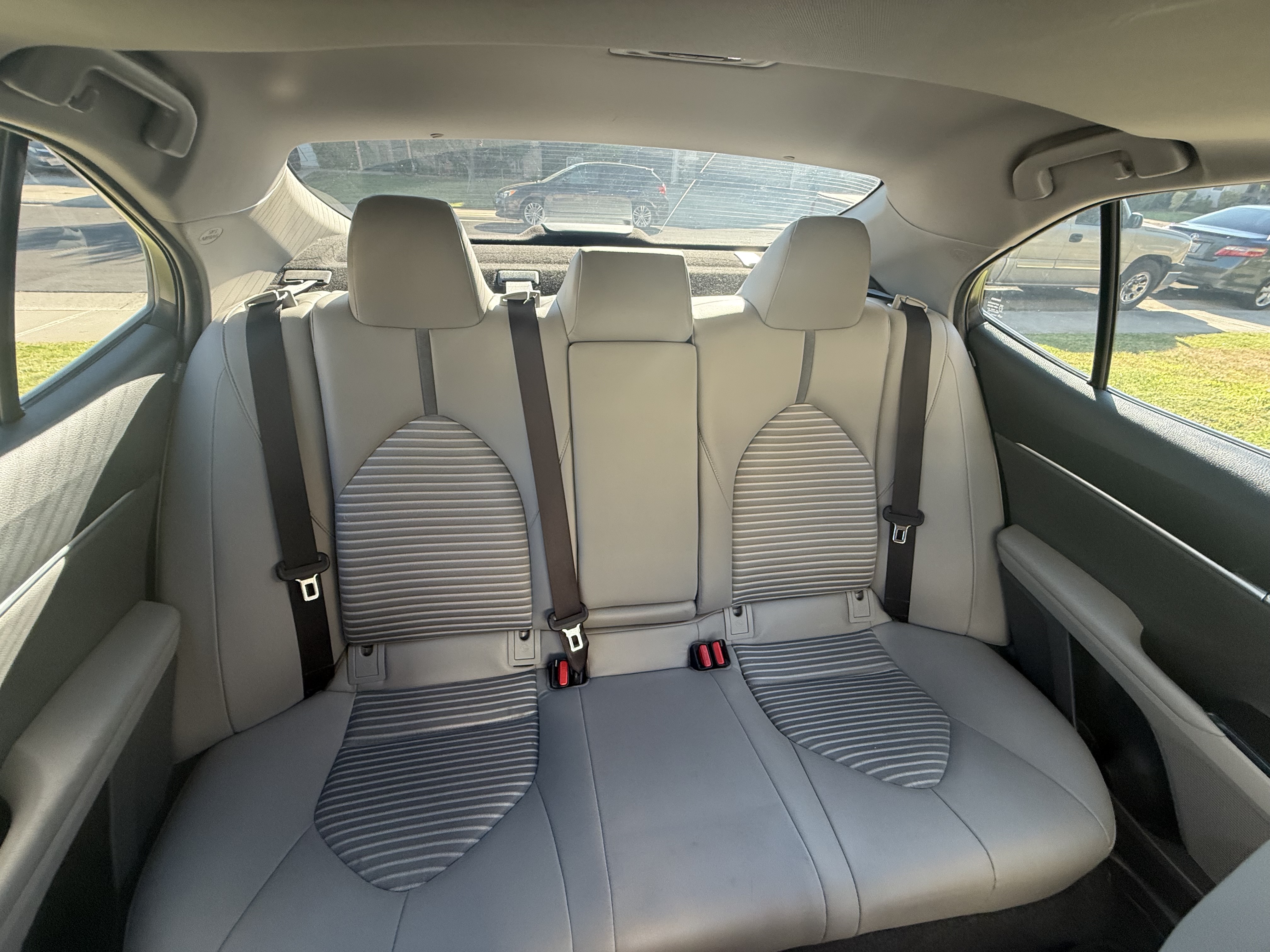 Used 2018 Toyota Camry SE w/ Moonroof Package FWD image 10