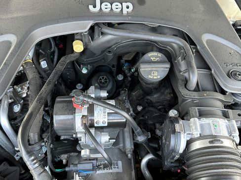 Used 2021 Jeep Wrangler Unlimited Sahara AWD/4WD image 12