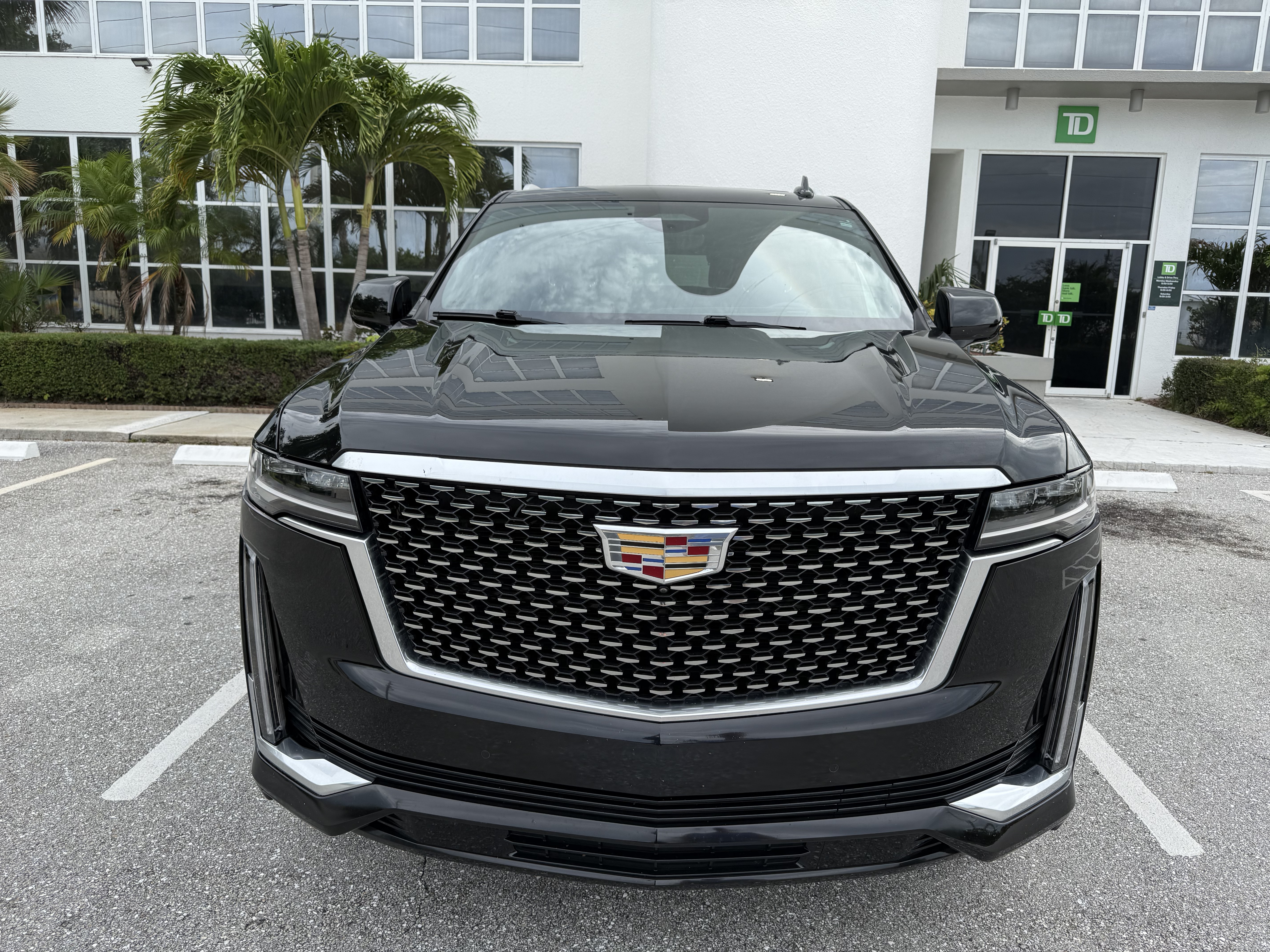 Used 2023 Cadillac Escalade Premium Luxury w/ Performance Package RWD image 2