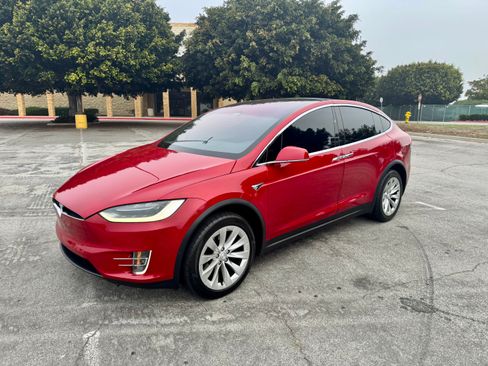 Used 2017 Tesla Model X 75D image 1