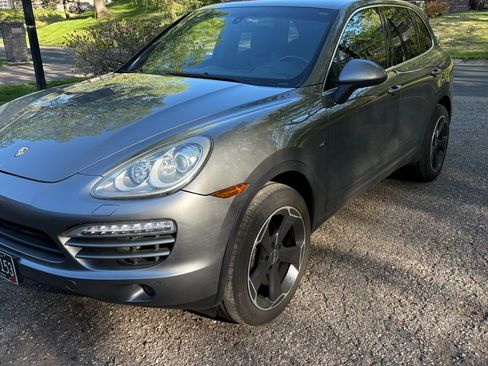 Used 2013 Porsche Cayenne Diesel AWD/4WD image 1