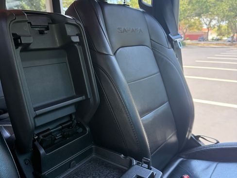 Used 2018 Jeep Wrangler Unlimited Sahara AWD/4WD image 12