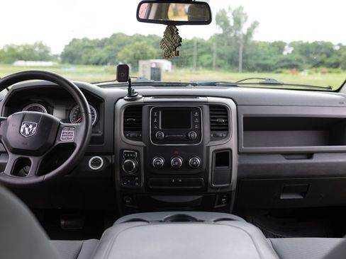 Used 2015 RAM 1500 Express AWD/4WD image 10