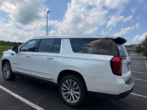 Used 2024 GMC Yukon XL Denali w/ Advanced Technology Package AWD/4WD image 2
