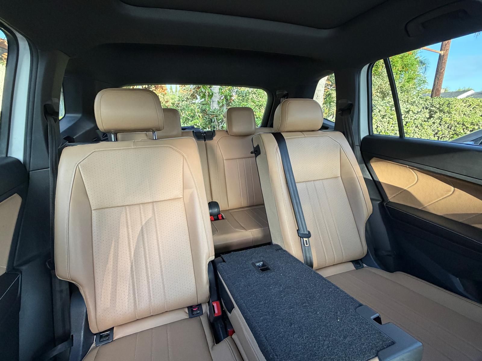 Used 2024 Volkswagen Tiguan SE w/ Panoramic Sunroof Package FWD image 11