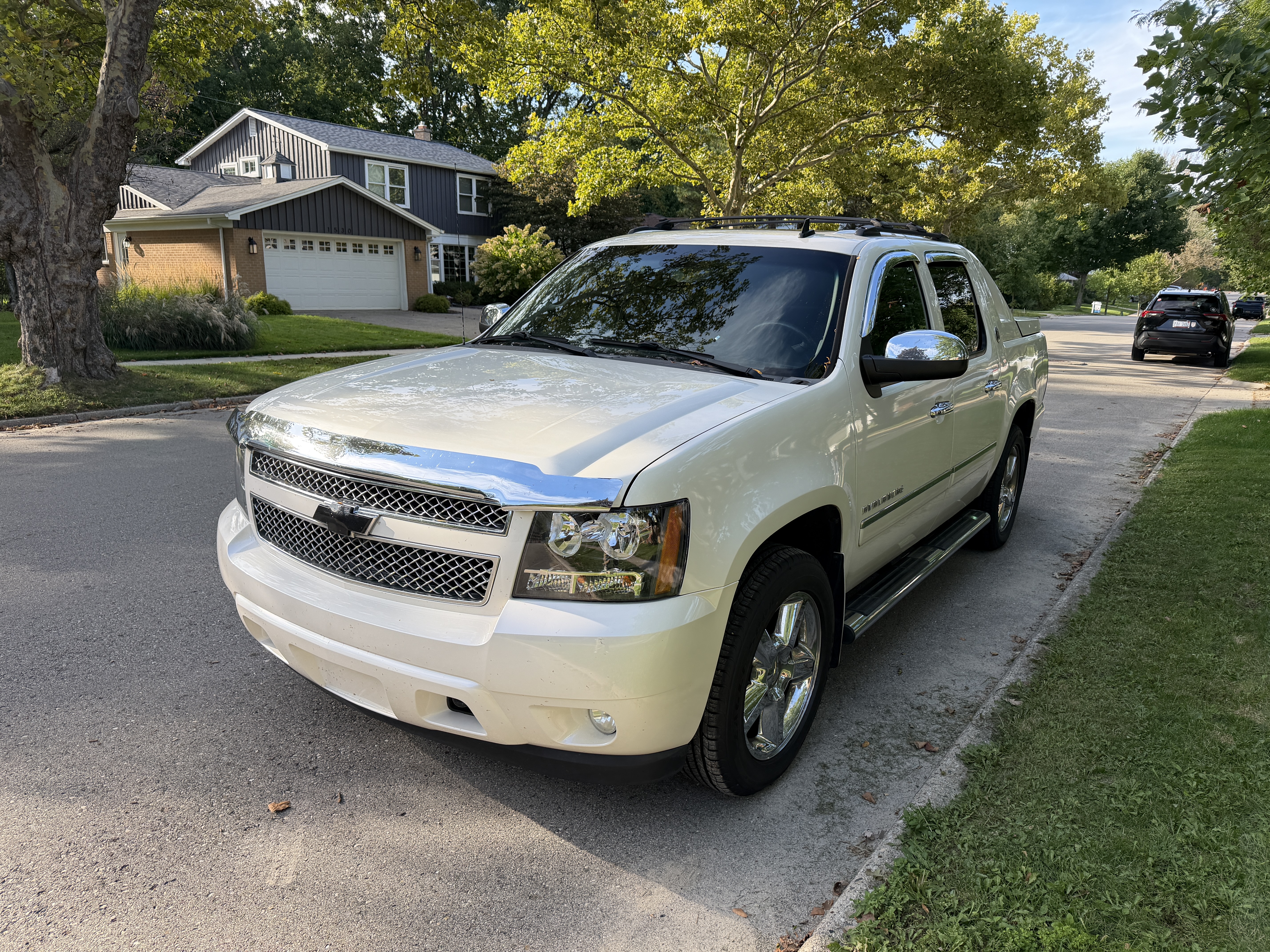 Used 2013 Chevrolet Avalanche LTZ AWD/4WD image 1