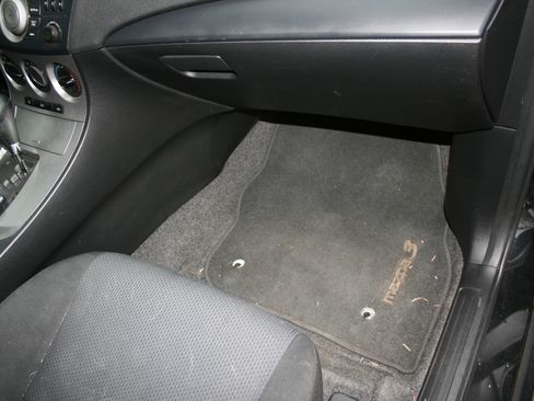 Used 2011 MAZDA MAZDA3 i Sport image 21