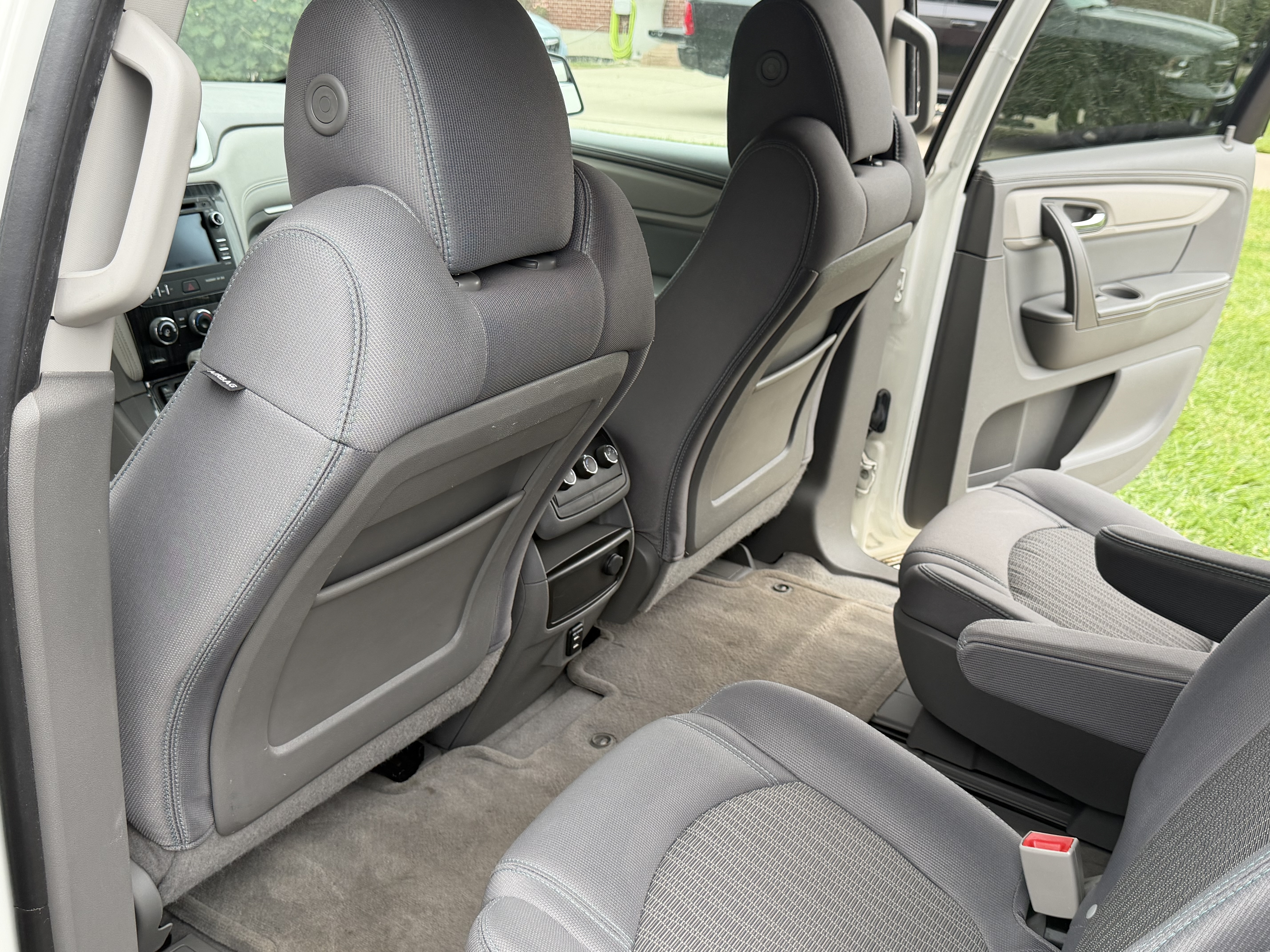 Used 2015 Chevrolet Traverse LT w/ Style and Technology Package FWD image 13
