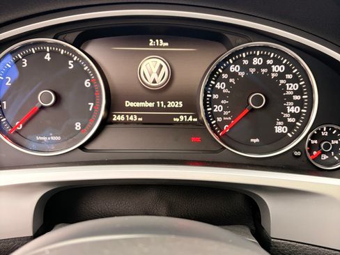 Used 2015 Volkswagen Touareg VR6 image 25