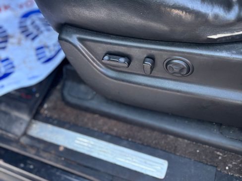 Used 2011 Cadillac Escalade ESV Luxury image 8