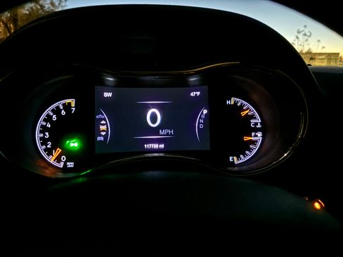 Used 2016 Jeep Grand Cherokee Laredo 75th Anniversary image 13