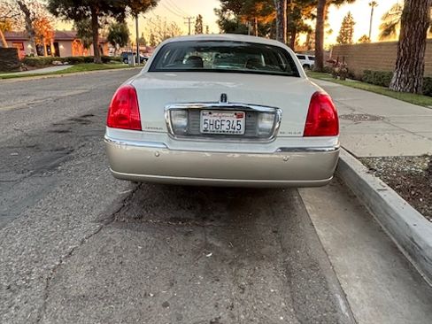 Used 2004 Lincoln Town Car Ultimate image 5