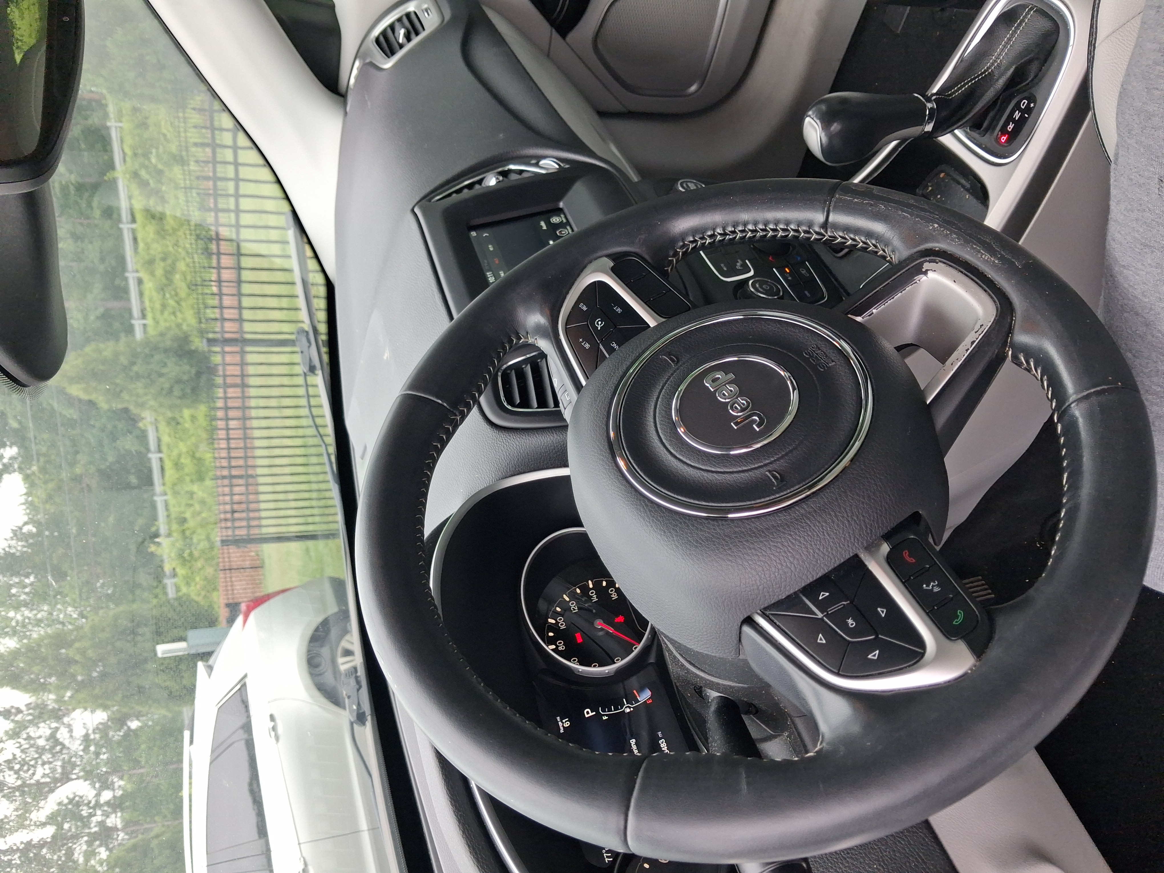Used 2018 Jeep Compass Latitude w/ Popular Equipment Group FWD image 10