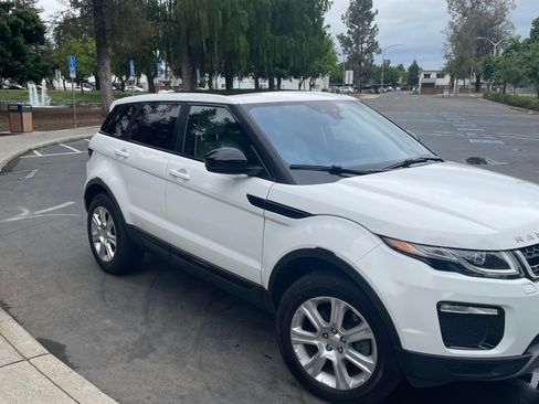 Used 2016 Land Rover Range Rover Evoque SE AWD/4WD image 2