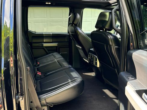 Used 2019 Ford F150 Lariat w/ Equipment Group 502A Luxury AWD/4WD image 12