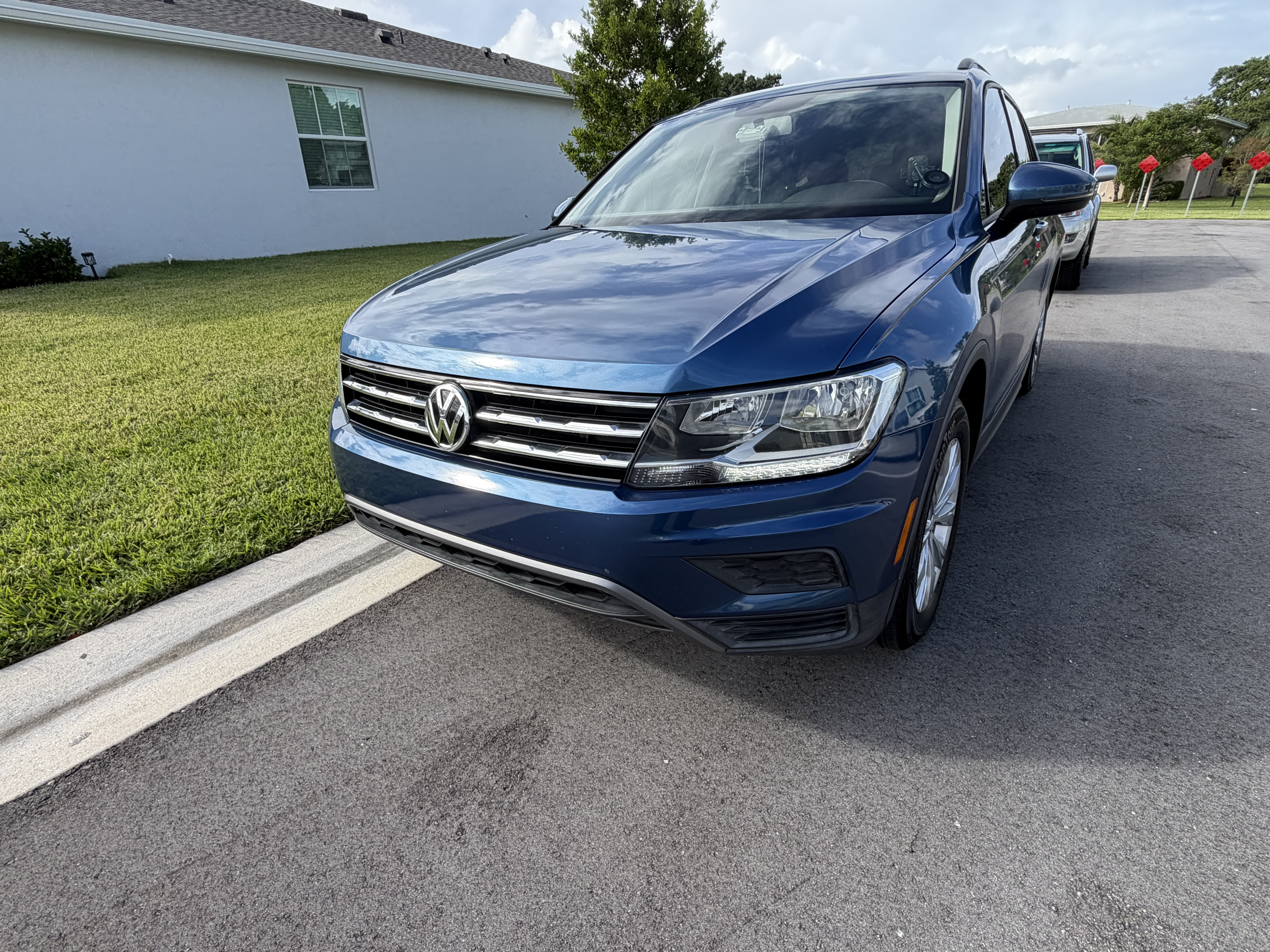 Used 2018 Volkswagen Tiguan S FWD image 1