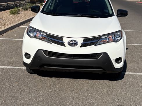 Used 2013 Toyota RAV4 LE image 2
