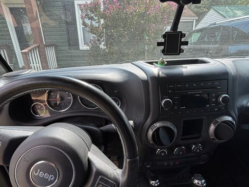 Used 2015 Jeep Wrangler Sport AWD/4WD image 14