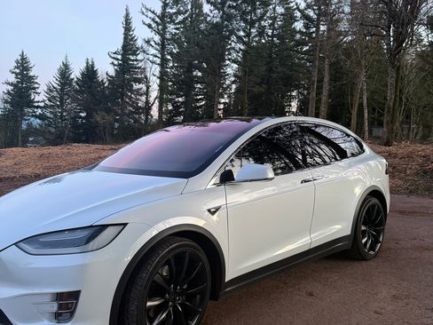 Used 2018 Tesla Model X 75D image 13