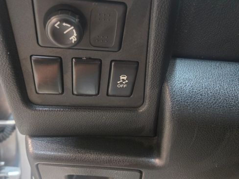 Used 2013 Nissan Rogue SV image 6