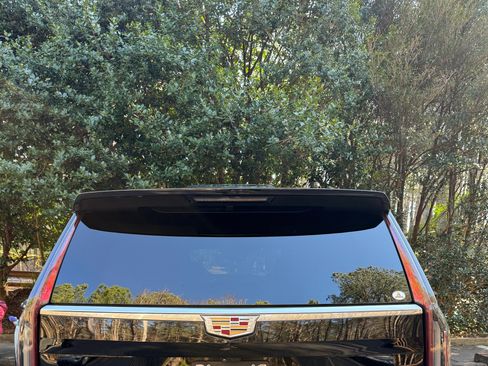 Used 2023 Cadillac Escalade ESV Premium Luxury image 6