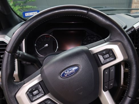 Used 2022 Ford F250 Lariat w/ Black Appearance Package AWD/4WD image 22