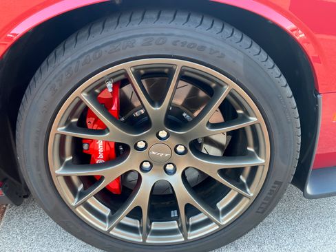 Used 2015 Dodge Challenger SRT Hellcat RWD image 16