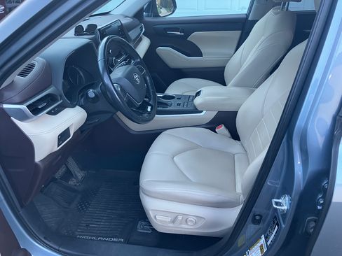 Used 2020 Toyota Highlander XLE image 8