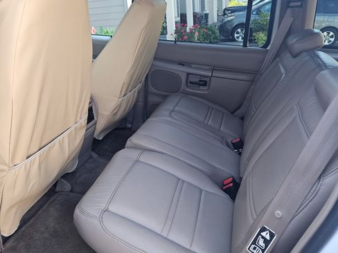 Used 2000 Ford Explorer Eddie Bauer AWD/4WD image 12