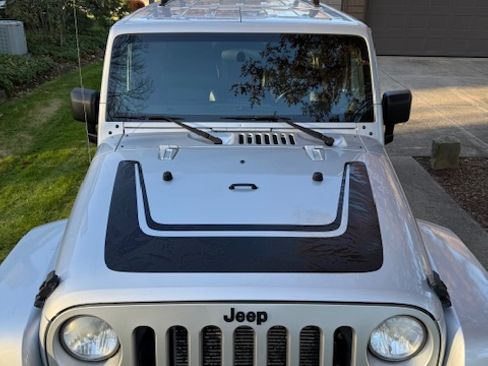 Used 2012 Jeep Wrangler Unlimited Sahara image 4