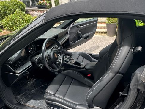 Used 2024 Porsche 911 Carrera image 11