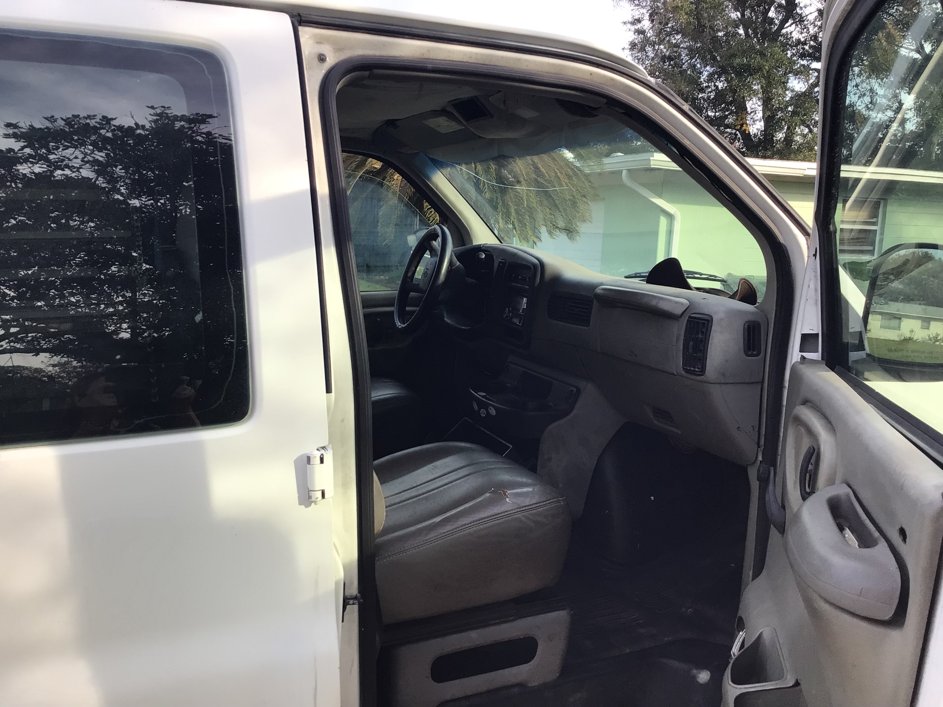 Used 2001 Chevrolet Express 1500 RWD image 10