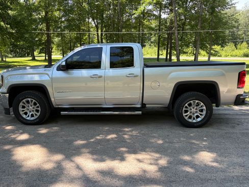 Used 2019 GMC Sierra 1500 SLE w/ SLE Value Package AWD/4WD image 6