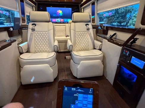 Used 2014 Mercedes-Benz Sprinter 2500 image 19