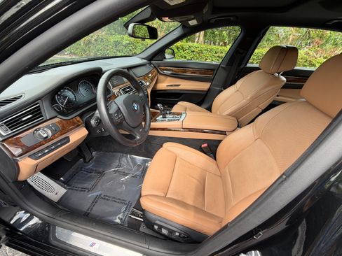 Used 2013 BMW 750Li xDrive AWD/4WD image 9