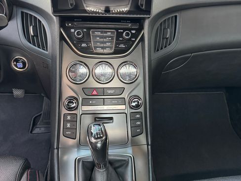 Used 2015 Hyundai Genesis 3.8 RWD image 19