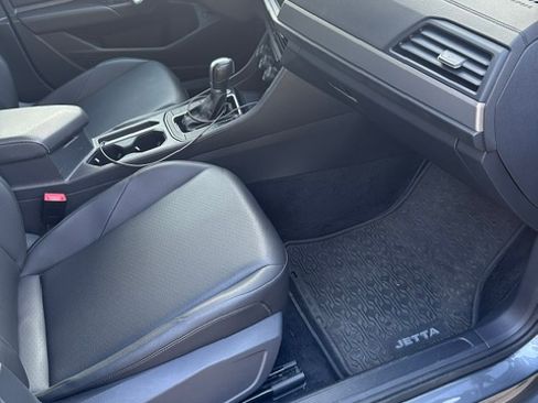 Used 2019 Volkswagen Jetta SE FWD image 9
