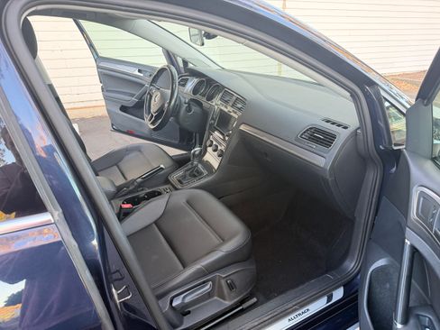 Used 2017 Volkswagen Golf Alltrack SE AWD/4WD image 16