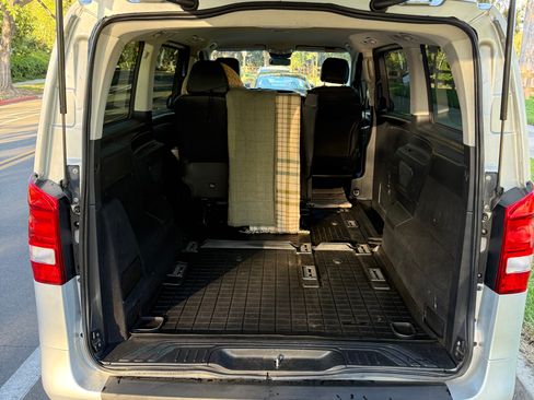Used 2016 Mercedes-Benz Metris Passenger image 10
