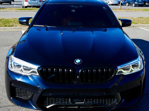 Used 2018 BMW M5 image 2