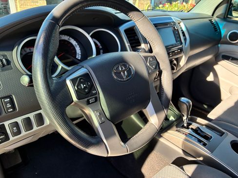 Used 2014 Toyota Tacoma PreRunner image 20