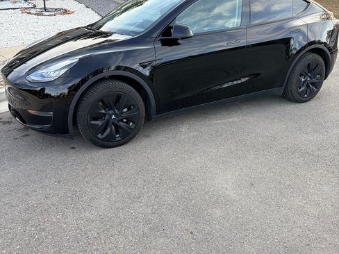 Used 2020 Tesla Model Y Long Range image 2