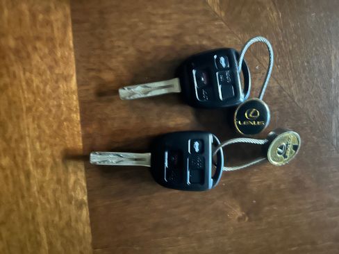 Used 2002 Lexus SC 430 Convertible RWD image 9