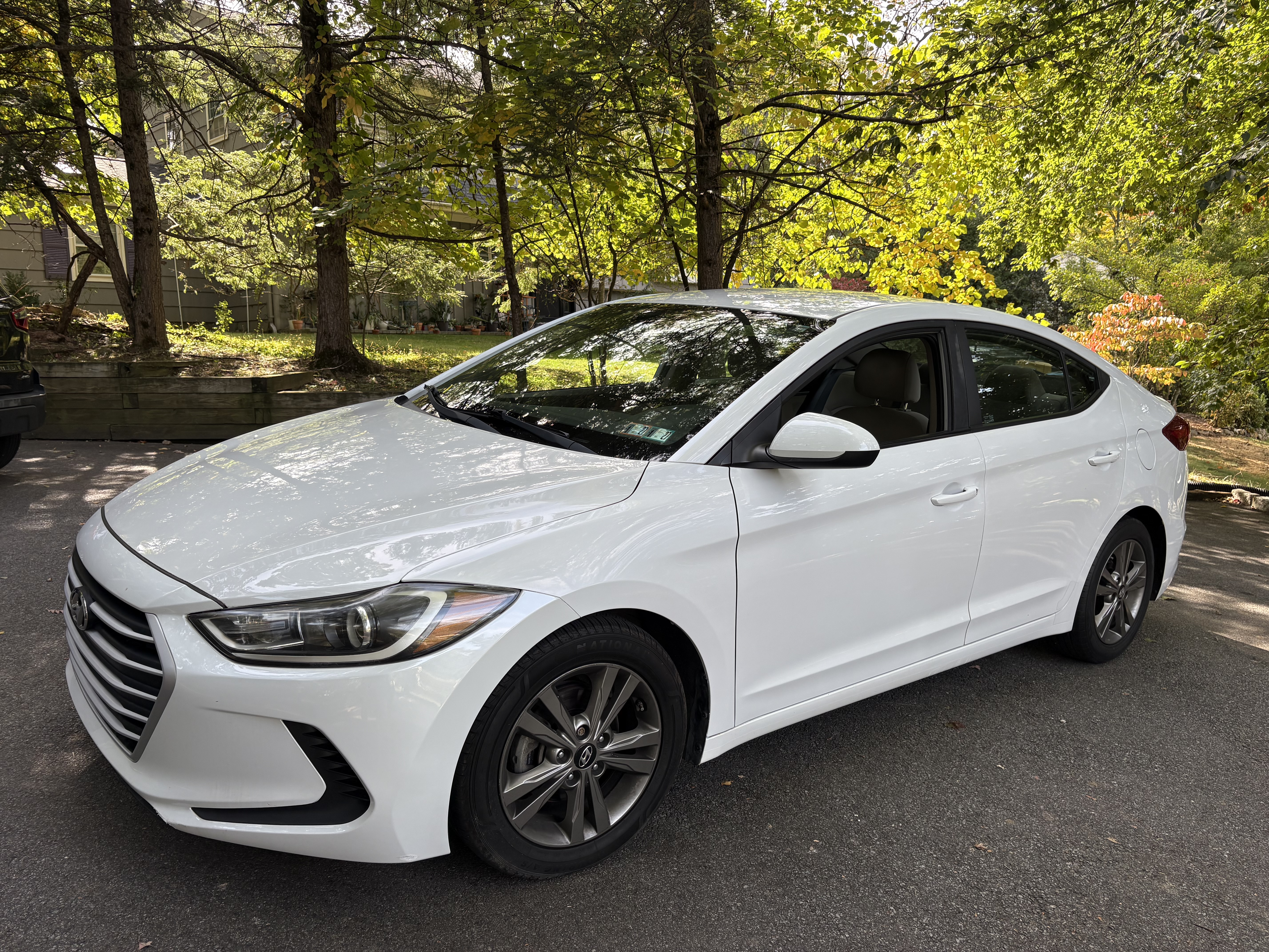 Used 2017 Hyundai Elantra SE FWD image 1