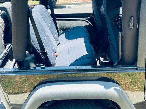 Used 2004 Jeep Wrangler 4WD w/ Dual Top Group image 8