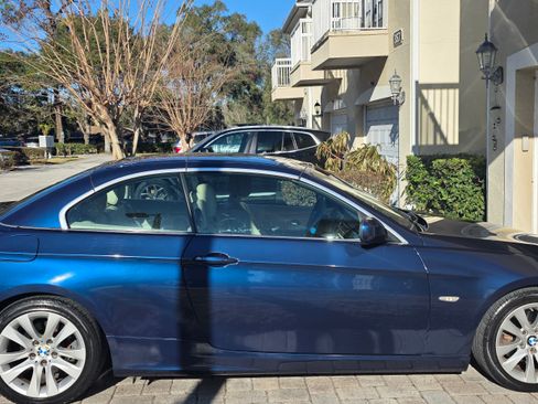 Used 2011 BMW 328i Convertible image 1